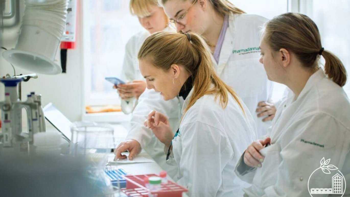 Bæredygtighedscertificering af laboratorier på hele universitetet er en af årets centrale indsatser i AU's kli-mahandleplan 2026. 
