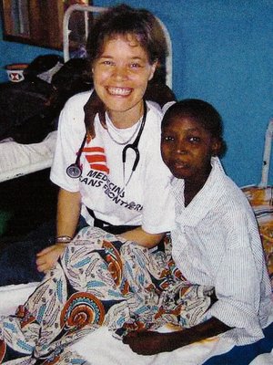 Vibeke Brix Christensen in Sierra Leone with a boy whose leg has been amputated because of cancer. Photo: Private