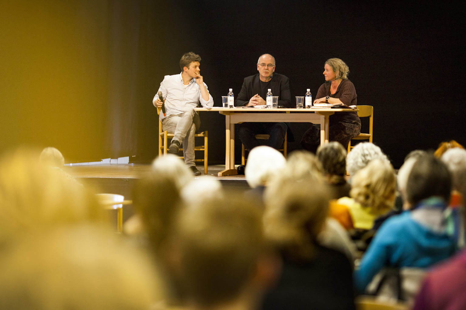 I debatpanelet sad aldersforsker Tine Fristrup og idéhistoriker Jens Erik Kristensen. Foto: Lise Balsby/AU Kommunikation